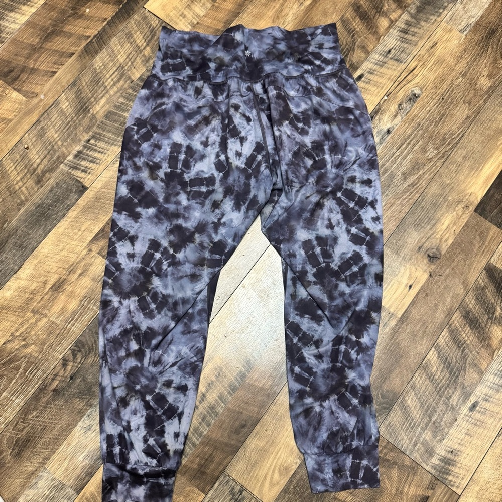 Athleta Salution Tie-Dye Joggers in Black and gray - Picture 9 of 11